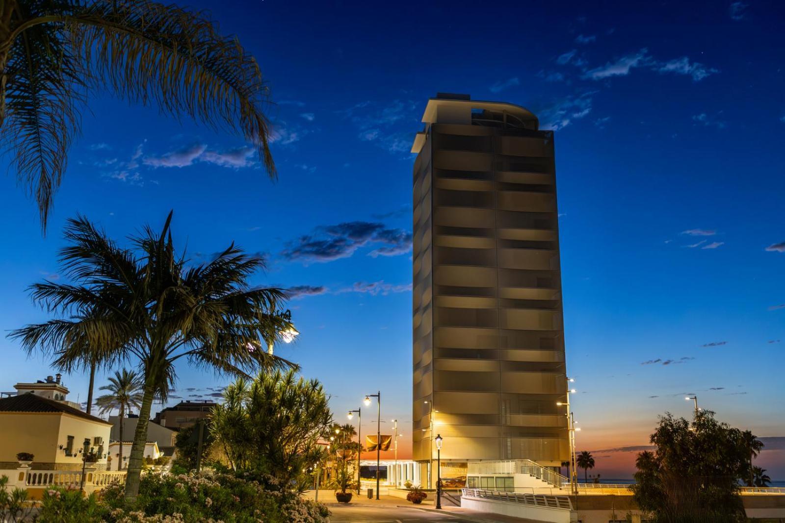 Moderno Piso Centrico 3 Habitaciones Junto Al Mar Y Parking Estepona Exterior foto