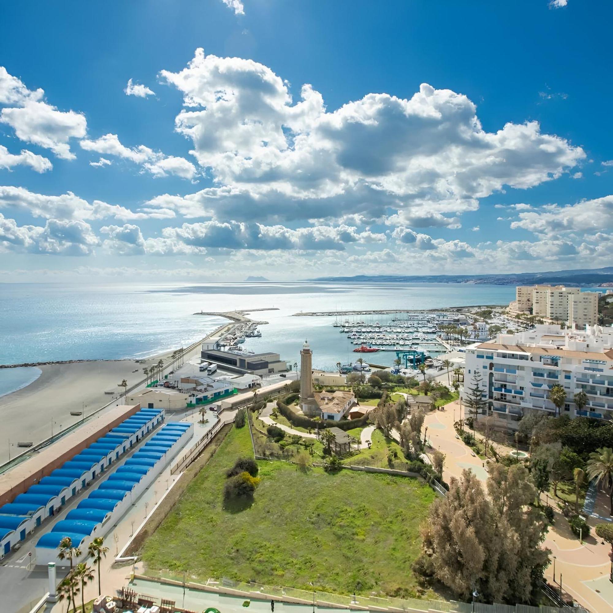 Moderno Piso Centrico 3 Habitaciones Junto Al Mar Y Parking Estepona Exterior foto