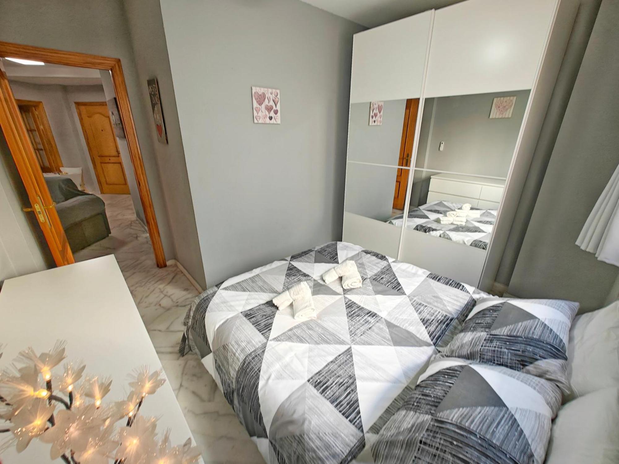 Moderno Piso Centrico 3 Habitaciones Junto Al Mar Y Parking Estepona Exterior foto