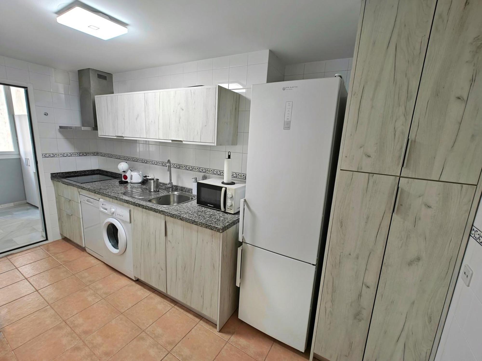 Moderno Piso Centrico 3 Habitaciones Junto Al Mar Y Parking Estepona Exterior foto