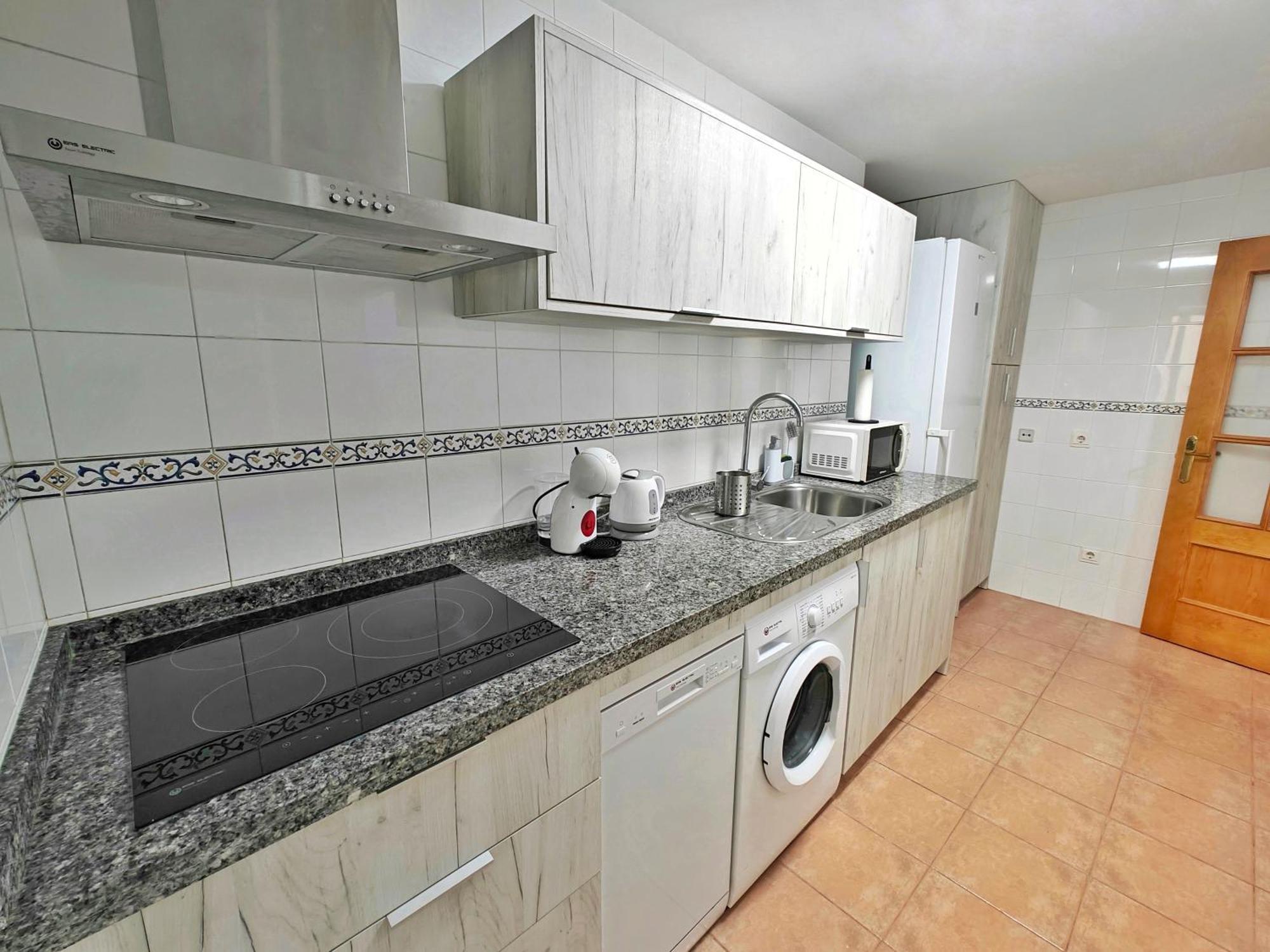 Moderno Piso Centrico 3 Habitaciones Junto Al Mar Y Parking Estepona Exterior foto